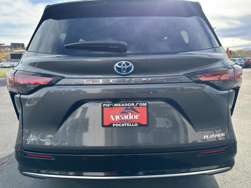 2025 Toyota Sienna Platinum