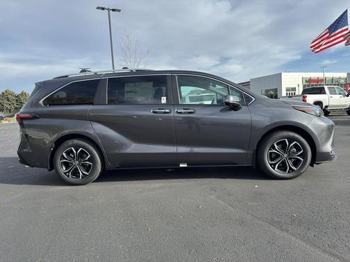 2025 Toyota Sienna Platinum