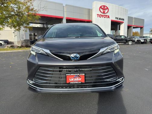 2025 Toyota Sienna Platinum