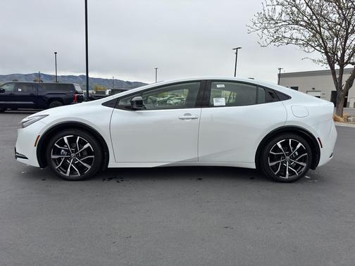 Wind Chill Pearl 2026 Toyota Prius Plug-In Hybrid XSE
