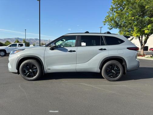2025 Toyota Highlander Hybrid XLE