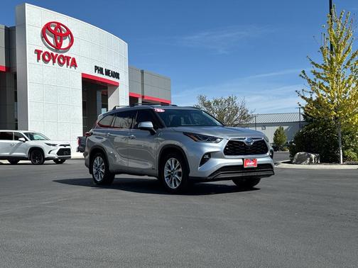 Celestial Silver Metallic 2023 Toyota Highlander Hybrid Limited