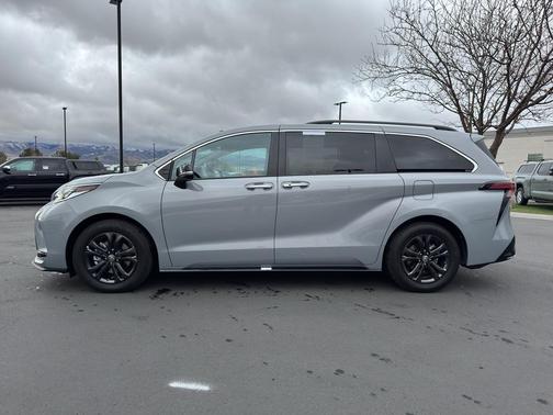 2024 Toyota Sienna XSE 7 Passenger