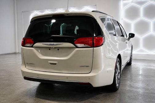 White 2020 Chrysler Pacifica Limited