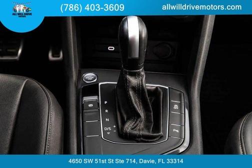 Deep Black Pearl Effect 2021 Volkswagen Tiguan 2.0T SE R-Line Black
