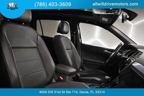 Deep Black Pearl Effect 2021 Volkswagen Tiguan 2.0T SE R-Line Black