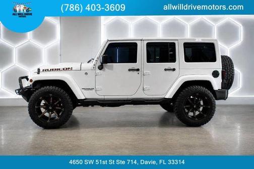 Bright White Clearcoat 2017 Jeep Wrangler Unlimited Sahara