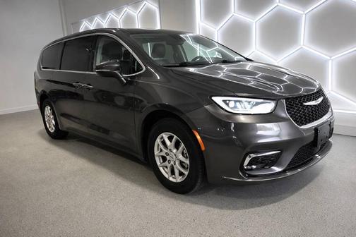 Ceramic Gray 2023 Chrysler Pacifica Touring-L