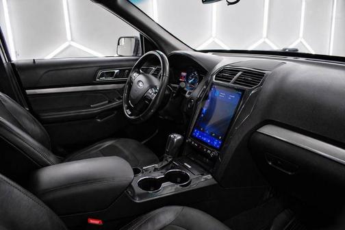 Red 2018 Ford Explorer XLT