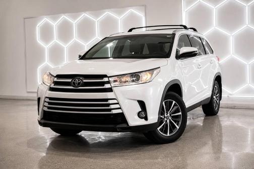 Blizzard Pearl 2019 Toyota Highlander XLE