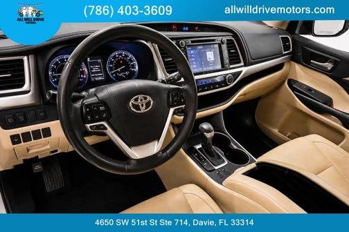 Blizzard Pearl 2019 Toyota Highlander XLE