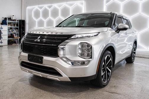 Alloy Silver Metallic 2023 Mitsubishi Outlander Black Edition