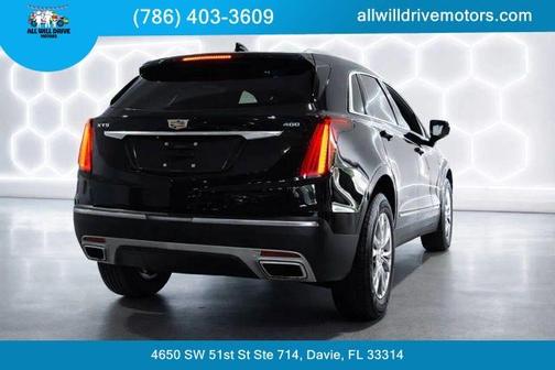 Stellar Black Metallic 2020 Cadillac XT5 Premium Luxury