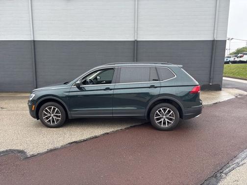 Dark Moss Green Metallic 2019 Volkswagen Tiguan 2.0T SE