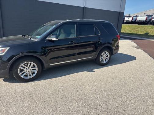 SHADOW BLACK 2017 Ford Explorer XLT