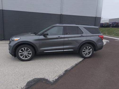 CARBONIZED GRAY METALLIC 2023 Ford Explorer XLT