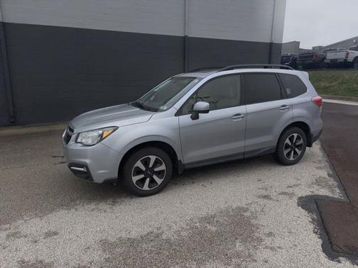 Ice Silver Metallic 2018 Subaru Forester 2.5I PREMIUM