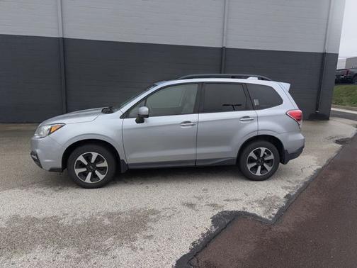 Ice Silver Metallic 2018 Subaru Forester 2.5I PREMIUM