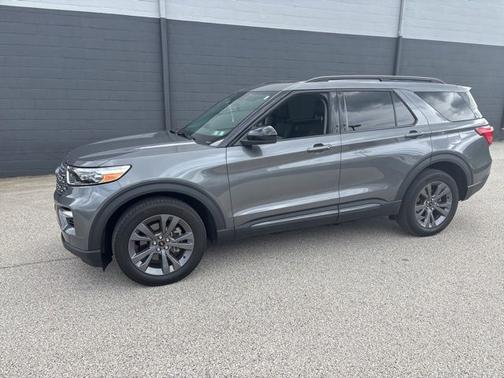CARBONIZED GRAY METALLIC 2023 Ford Explorer XLT