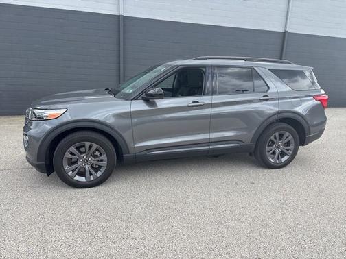 CARBONIZED GRAY METALLIC 2023 Ford Explorer XLT