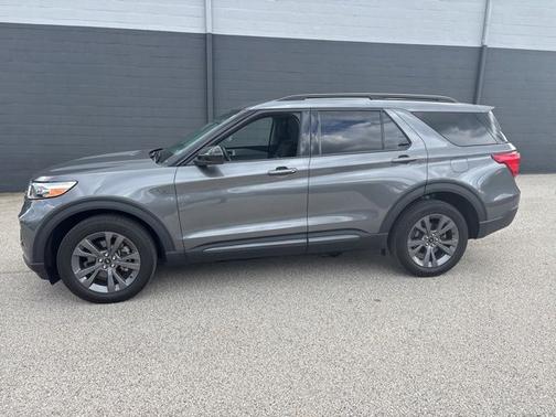 CARBONIZED GRAY METALLIC 2023 Ford Explorer XLT