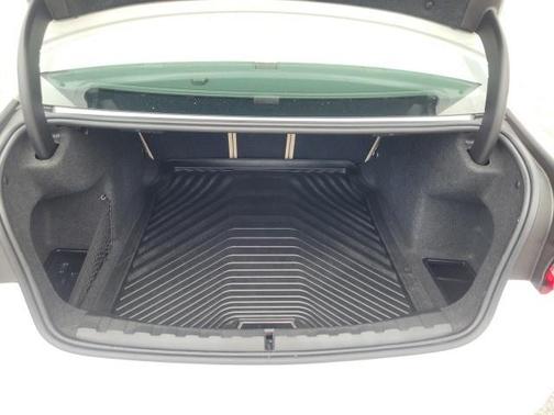 2023 BMW 330 i xDrive