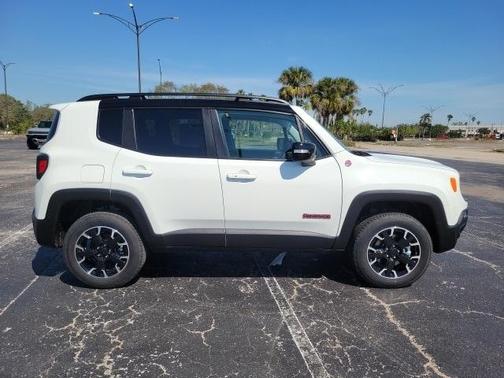 2023 Jeep Renegade Trailhawk