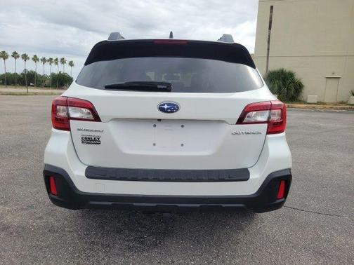 Crystal White Pearl 2019 Subaru Outback 2.5i Limited