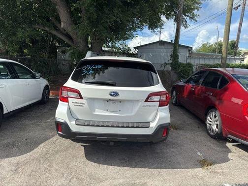 Crystal White Pearl 2019 Subaru Outback 2.5i Limited