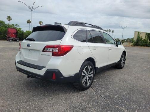 Crystal White Pearl 2019 Subaru Outback 2.5i Limited