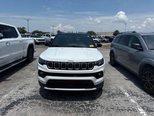 Bright White Clearcoat 2023 Jeep Compass Limited