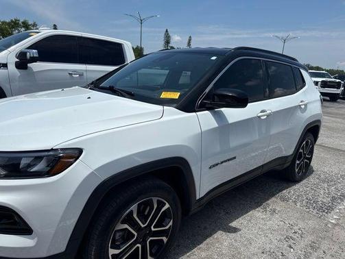 Bright White Clearcoat 2023 Jeep Compass Limited
