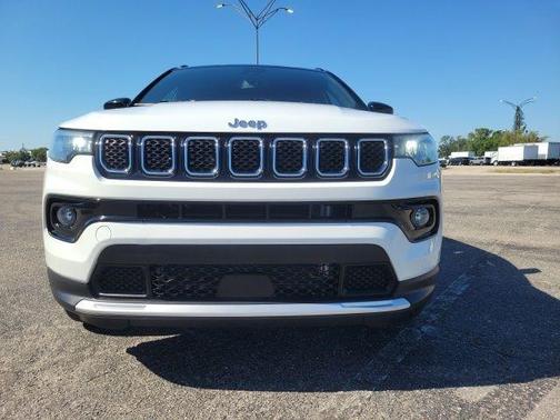 Bright White Clearcoat 2023 Jeep Compass Limited