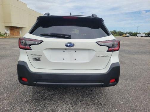 Crystal White Pearl 2025 Subaru Outback Premium