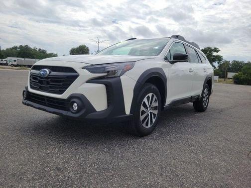 Crystal White Pearl 2025 Subaru Outback Premium