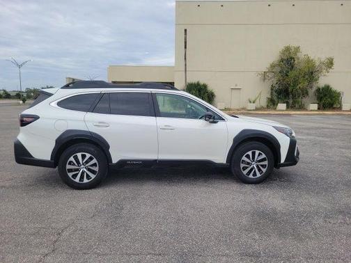 Crystal White Pearl 2025 Subaru Outback Premium