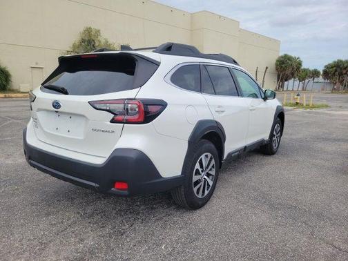 Crystal White Pearl 2025 Subaru Outback Premium