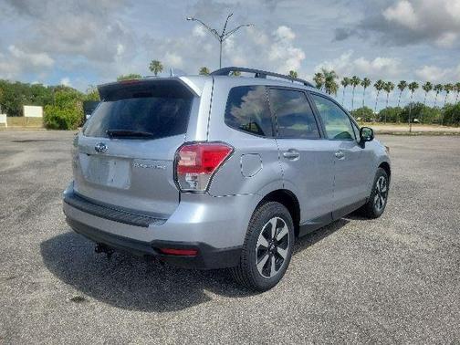 Ice Silver Metallic 2018 Subaru Forester 2.5i Premium
