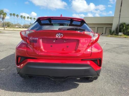 2022 Toyota C-HR XLE