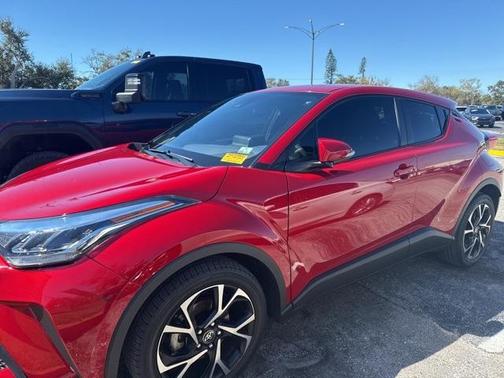 2022 Toyota C-HR XLE