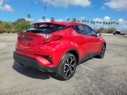 2022 Toyota C-HR XLE