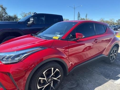 2022 Toyota C-HR XLE