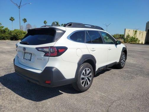Crystal White Pearl 2025 Subaru Outback Premium