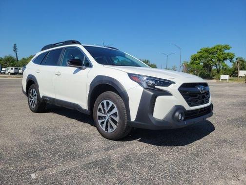 Crystal White Pearl 2025 Subaru Outback Premium