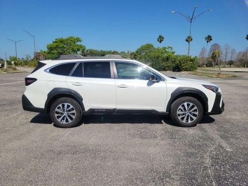 Crystal White Pearl 2025 Subaru Outback Premium