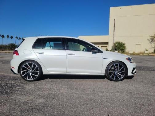2018 Volkswagen Golf R 2.0T w/DCC & Navigation