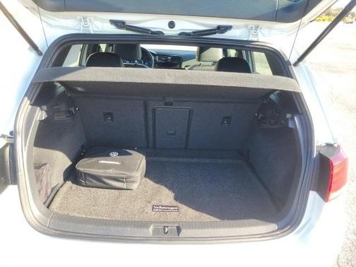 2018 Volkswagen Golf R 2.0T w/DCC & Navigation