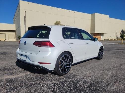 2018 Volkswagen Golf R 2.0T w/DCC & Navigation