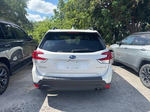 Crystal White Pearl 2021 Subaru Forester Premium