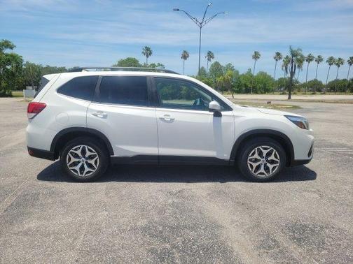 Crystal White Pearl 2021 Subaru Forester Premium